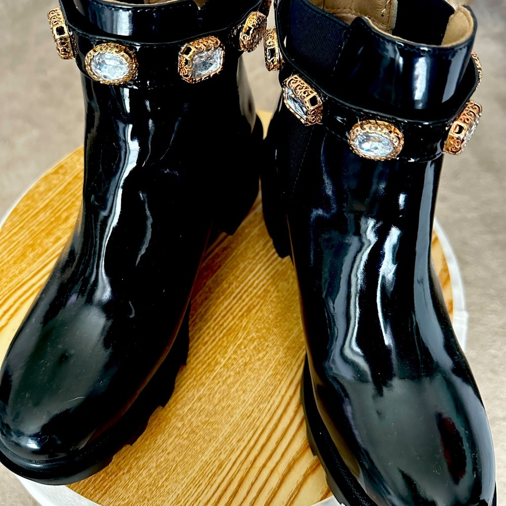 Steve Madden Women’s Amulet Ankle Boot - Color is Black - Size 9 - Worn Once